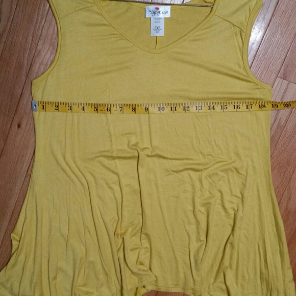 Zig Zag Stripe Boutique Sleeveless Sharkbite Top - Picture 3 of 3